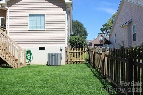 1304 Overhill Rd, Salisbury, NC, 28144-8415 | Card Image