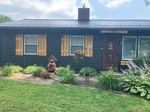 223 Taylor Rd, Norton, OH, 44203-7749 | Card Image