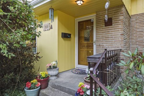 2010 Forest Hill Dr Se, Olympia, WA, 98501-3777 | Card Image