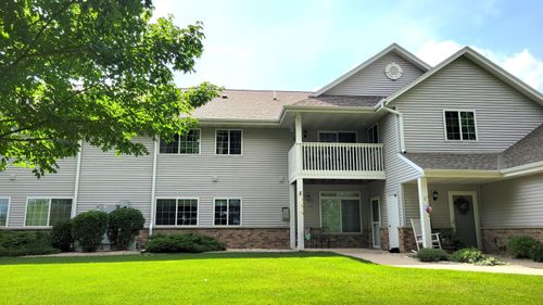 W197N17086 Stonewall Dr, Jackson, WI, 53037-9119 | Card Image