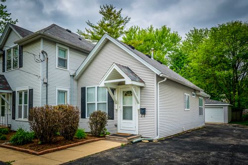 611 E Wilson St, Batavia, IL, 60510-2165 | Card Image