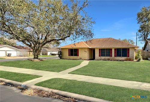 213 Yuma Dr, Victoria, TX, 77904-3728 | Card Image