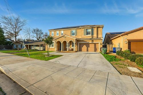 2051 Sierra Ave, Clovis, CA, 93611-7508 | Card Image