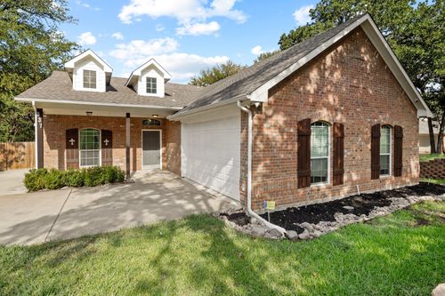 537 Shady Oaks Trl, Burleson, TX, 76028-2320 | Card Image