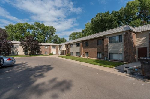 3200 Maple Ave, Slayton, MN, 56172-1482 | Card Image