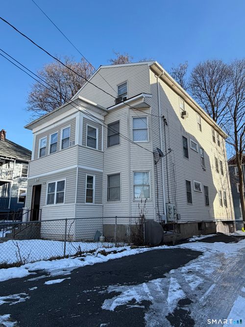 172 Adams St, Hartford, CT, 06112-1802 | Card Image