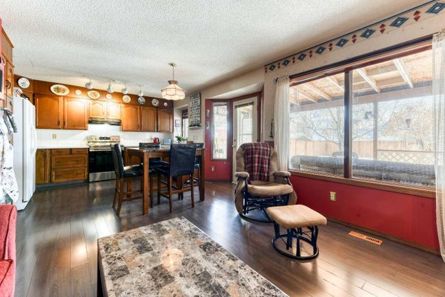 262 Shawnessy Drive Sw, Home with 4 bedrooms, 2 bathrooms and 4 parking in Calgary AB | Image 13