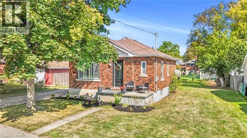 12 Patricia St, Brantford, ON, N3T1W5 | Card Image