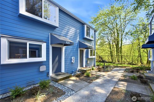 131 146th Ave Se, Bellevue, WA, 98007-5140 | Card Image