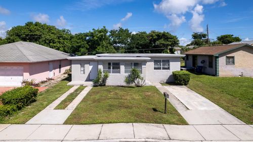 1340 W 33rd St, Riviera Beach, FL, 33404-2956 | Card Image
