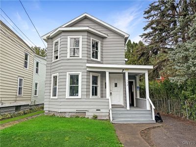 332 Apple Street, Home with 4 bedrooms, 2 bathrooms and null parking in Syracuse NY | Image 1