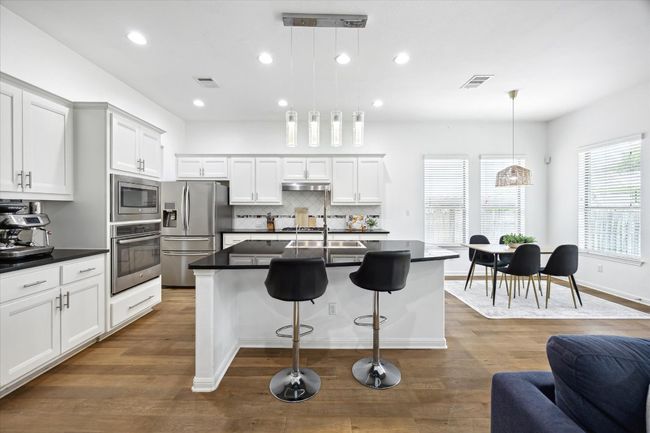 Kitchen & Breakfast Area | Image 11