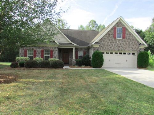 4617 Olivine Ln, Pfafftown, NC, 27040-9827 | Card Image