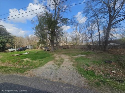 2028 Airbase Rd, Alexandria, LA, 71303-5315 | Card Image