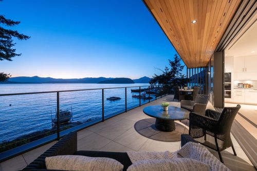 8885 Lawrence Way, West Vancouver, BC, V7W2T7 | Card Image