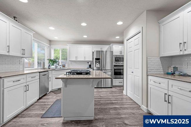 715 Shadowwood Loop Rd, House other with 4 bedrooms, 3 bathrooms and null parking in Keizer OR | Image 11