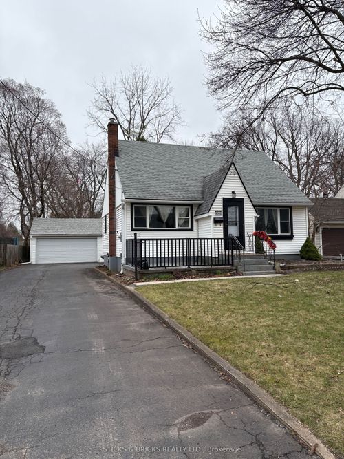 6088 Dorchester Rd, Niagara Falls, ON, L2G5T2 | Card Image