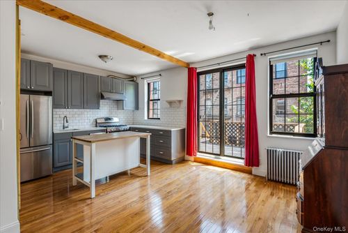 26 14th Pl, Astoria, NY, 11102-3554 | Card Image