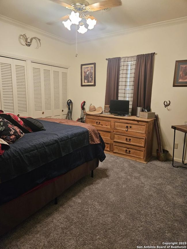 1017 E Trinity St, House other with 3 bedrooms, 2 bathrooms and null parking in Pearsall TX | Image 13