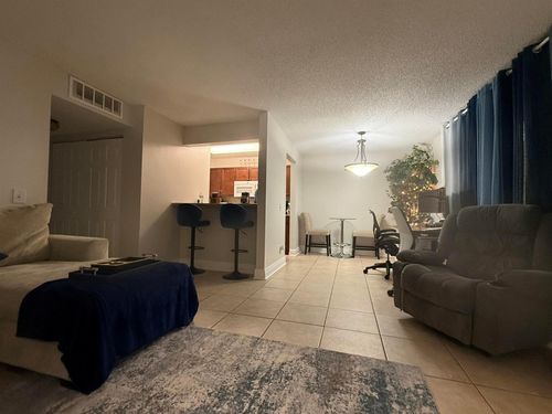 915 Meadows Cir, Boynton Beach, FL, 33436-8929 | Card Image