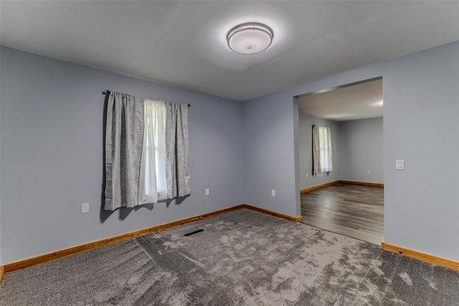 Spare room with carpet flooring and baseboards | Image 20
