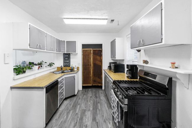 Kitchen | Image 11