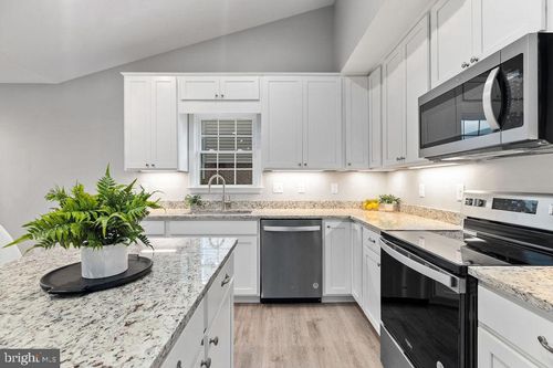 5 River Oak Dr, STAUNTON, VA, 24401-9105 | Card Image