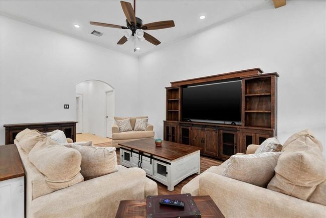 18716 Encinal Trl, House other with 3 bedrooms, 2 bathrooms and 2 parking in Magnolia TX | Image 9
