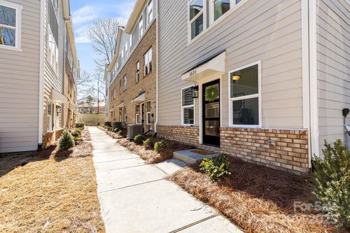 3820 Odom Way, Charlotte, NC, 28208-4963 | Card Image