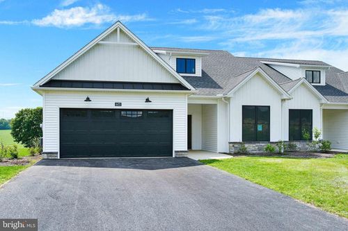 7688 Thrush Ln, FAYETTEVILLE, PA, 17222-7713 | Card Image