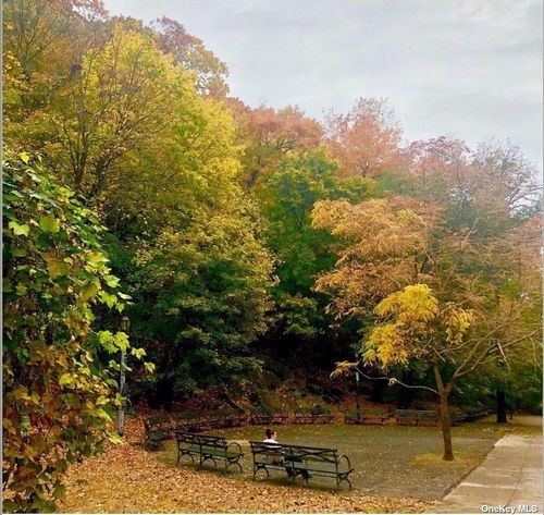 60-225 Bennett Ave, New York, NY, 10040-2437 | Card Image