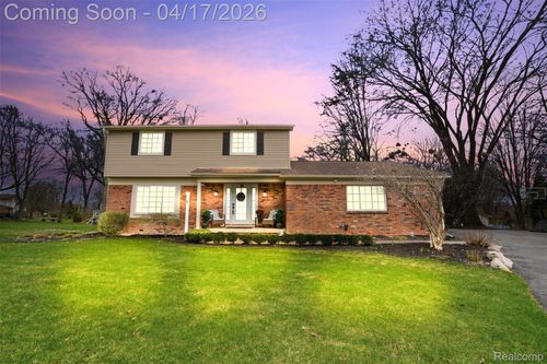 9610 Woody Ct, White Lake, MI, 48386-2373 | Card Image