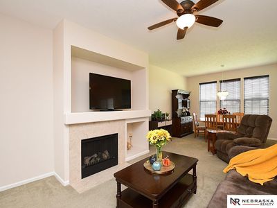 14102 Tregaron Ridge, Townhouse with 2 bedrooms, 3 bathrooms and 2 parking in Bellevue NE | Image 3