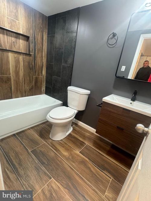 1-1023 Oakwood Dr, HUNTINGDON VALLEY, PA, 19006-1732 | Card Image