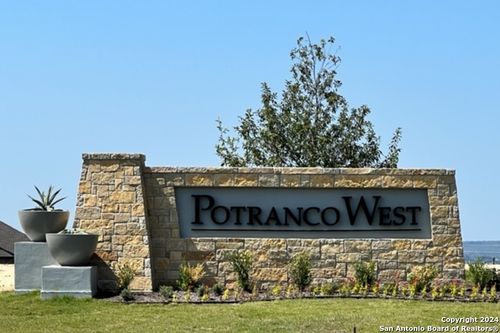 256 Lawrence Dr, Castroville, TX, 78009-3485 | Card Image