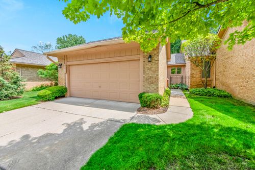 21910 River Ridge Trl, Farmington Hills, MI, 48335-4680 | Card Image