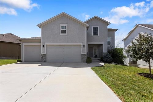 8492 Valley Spring Dr, De Soto, KS, 66018-7803 | Card Image