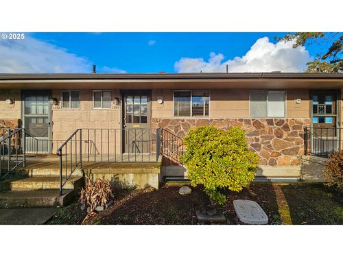 19-1394 Se Court Ave, Roseburg, OR, 97470-3761 | Card Image