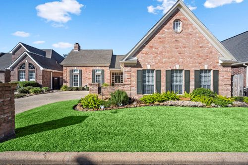 5702 Glen Pines Dr, Houston, TX, 77069-1852 | Card Image