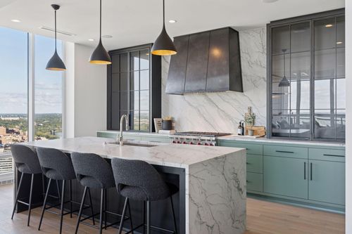 35c-1111 W River Pkwy, Minneapolis, MN, 55415-1250 | Card Image