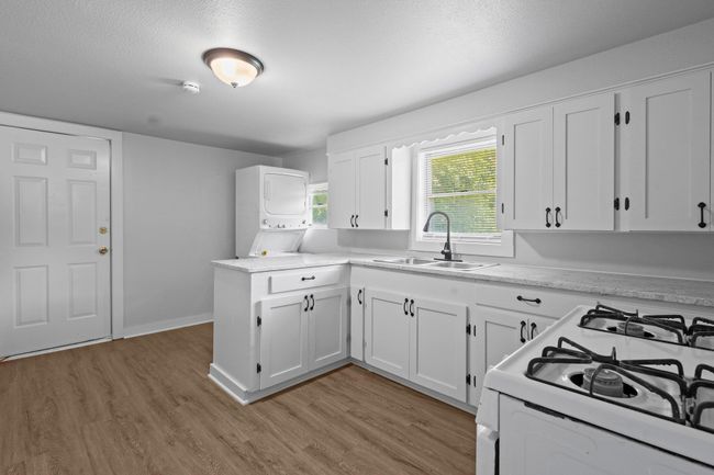 655 N 2 Nd St, House other with 3 bedrooms, 1 bathrooms and null parking in Silsbee TX | Image 9