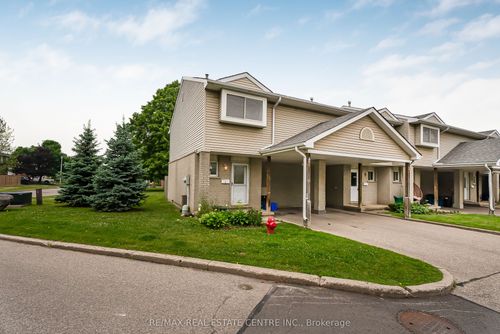 1-125 Sekura Cres, Cambridge, ON, N1R8B4 | Card Image