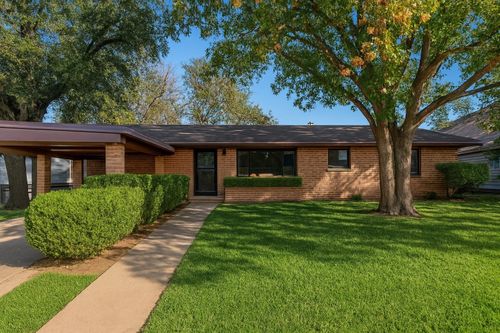 806 Se 5th St, Knox City, TX, 79529-2102 | Card Image