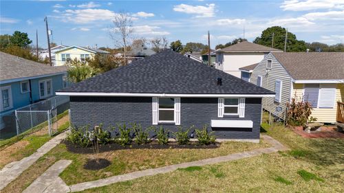 4612 Avenue Q 1/2, Galveston, TX, 77551-5319 | Card Image