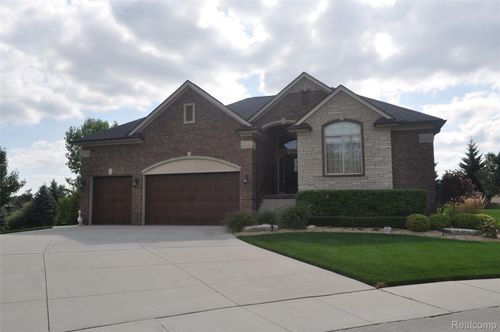 62735 Franklin Park Dr, Washington Township, MI, 48094-1251 | Card Image
