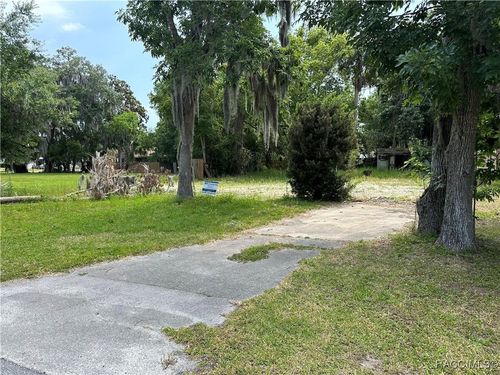 563 Nw 8th Ave, Crystal River, FL, 34428-3809 | Card Image