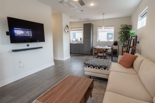 4101-2827 Manor Rd, Austin, TX, 78722-1752 | Card Image