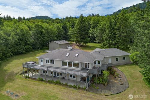 201 Karvellis Ln, Port Angeles, WA, 98363-6114 | Card Image