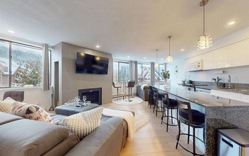 301-4111 Golfers Approach, Whistler, BC, V8E1A4 | Card Image