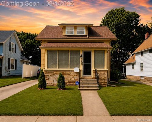 182 W Mansion St, Jackson, MI, 49203-4268 | Card Image